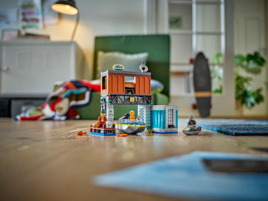 Lego City 60417 Police Speedboat and Crooks' Hideout
