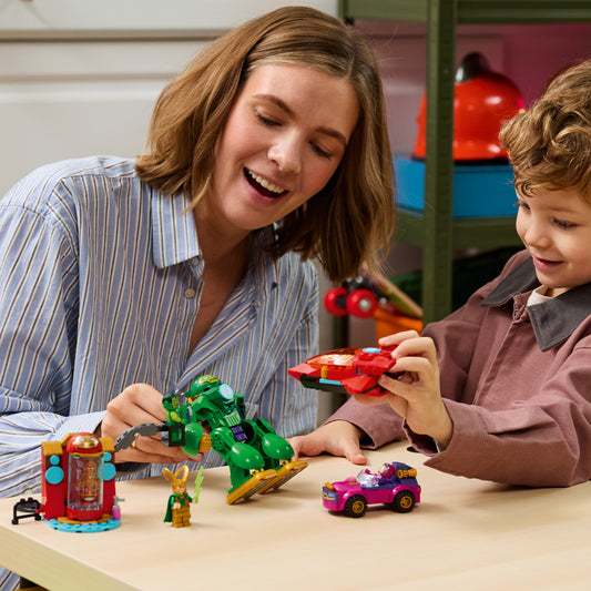 LEGO Marvel 11211 Loki vs. Team Iron Man - Lifestyle Picture