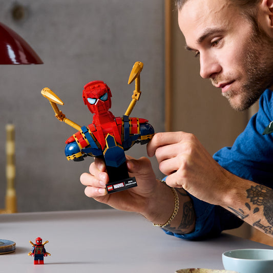 LEGO Marvel 76326 Iron Spider-Man Bust Lifestyle Picture