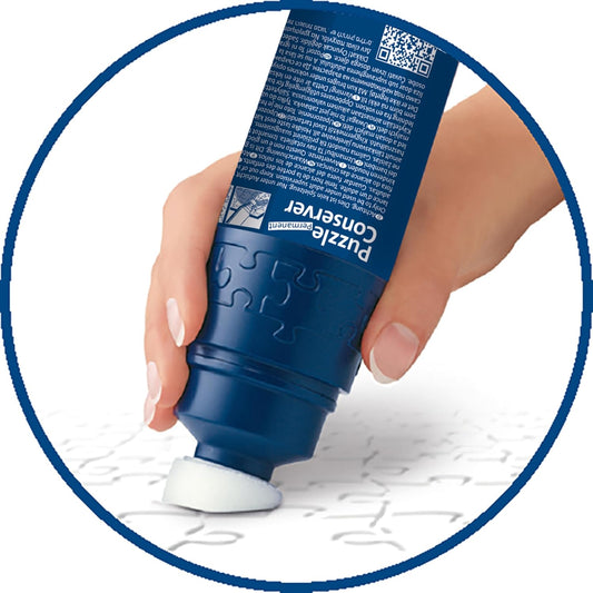 Ready-to-use liquid formula with integrated sponge applicator
