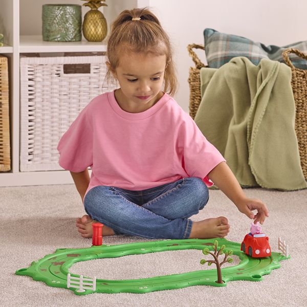 Peppa Pig Whizz-Around Peppa's Little Red Car Set – product image 2