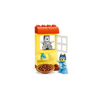 LEGO DUPLO 10469 Bluey Pizza Girls with Muffin and Bluey – play view