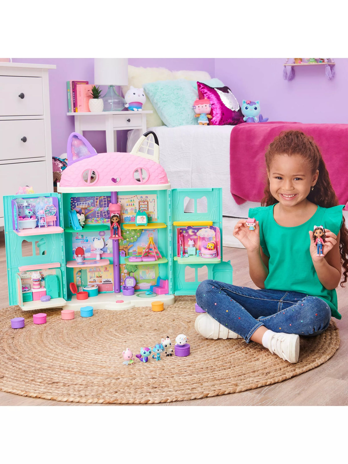 Gabby's Dollhouse Deluxe Figure Set with 7 Figures – in play