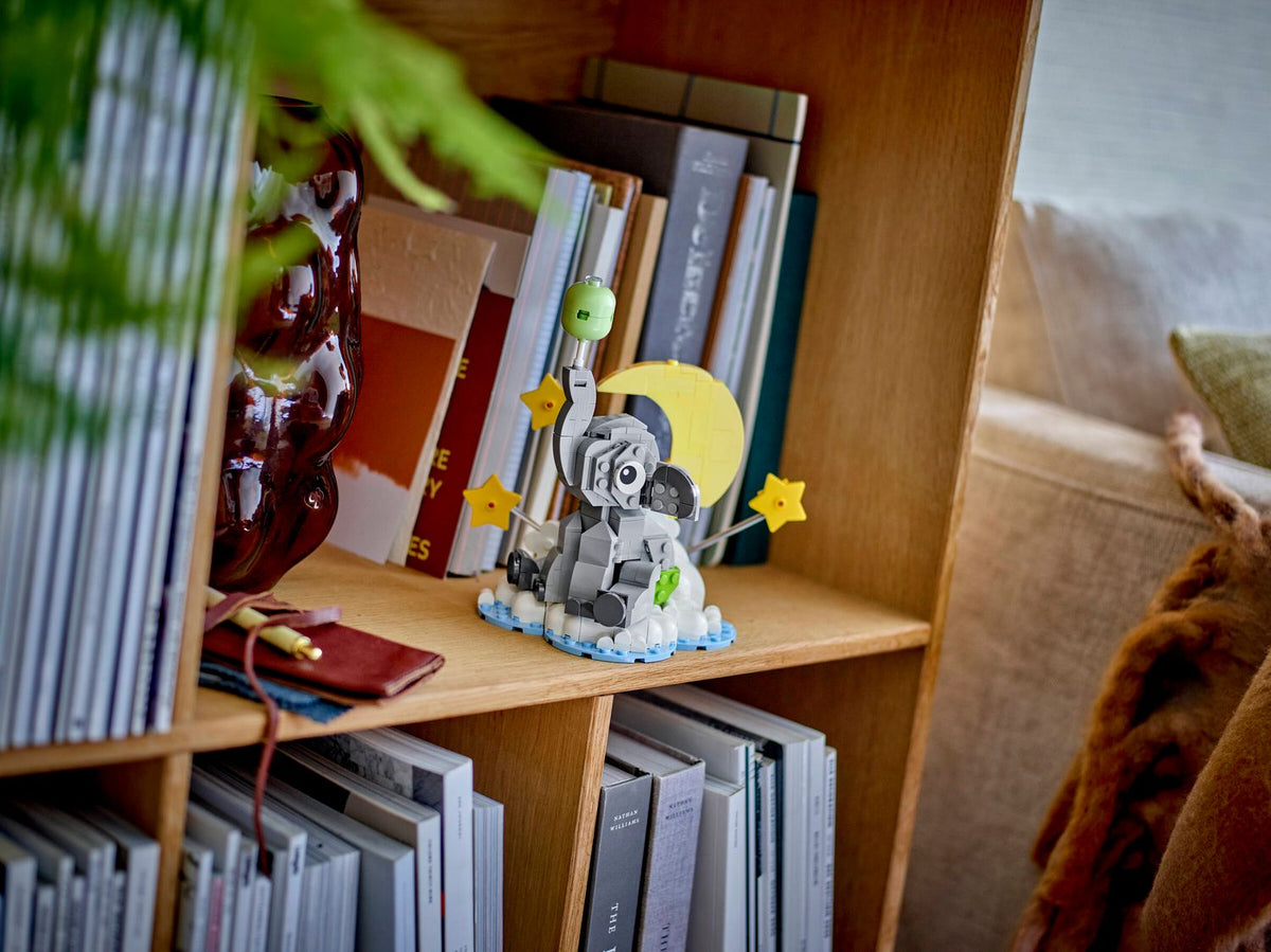 Toys at Foys - LEGO 40814 Baby Elephant in the Sky - display setting 2