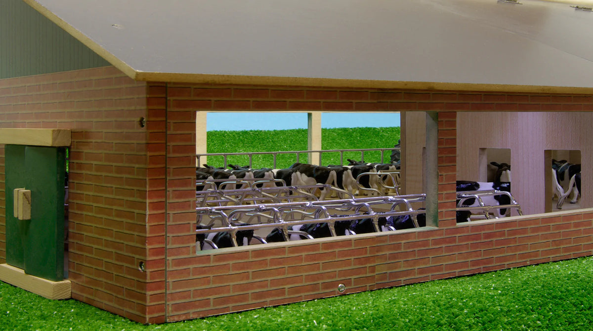 Kids Globe Cattle Shed With Milking Parlour