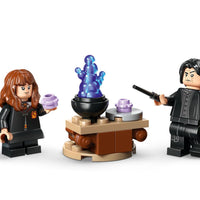 Toys at Foys - LEGO Harry Potter 76464 Cauldron: Secret Potions Classroom - model detail 3