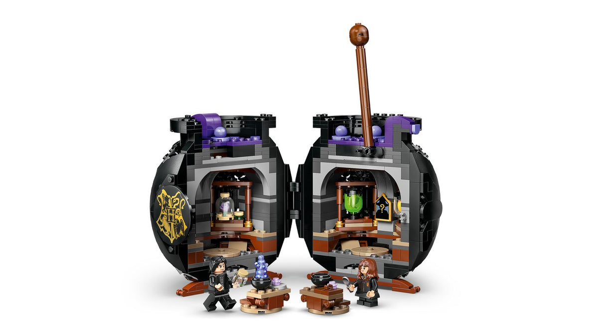 Toys at Foys - LEGO Harry Potter 76464 Cauldron: Secret Potions Classroom - model detail 4
