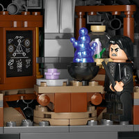 Toys at Foys - LEGO Harry Potter 76464 Cauldron: Secret Potions Classroom - model detail 6