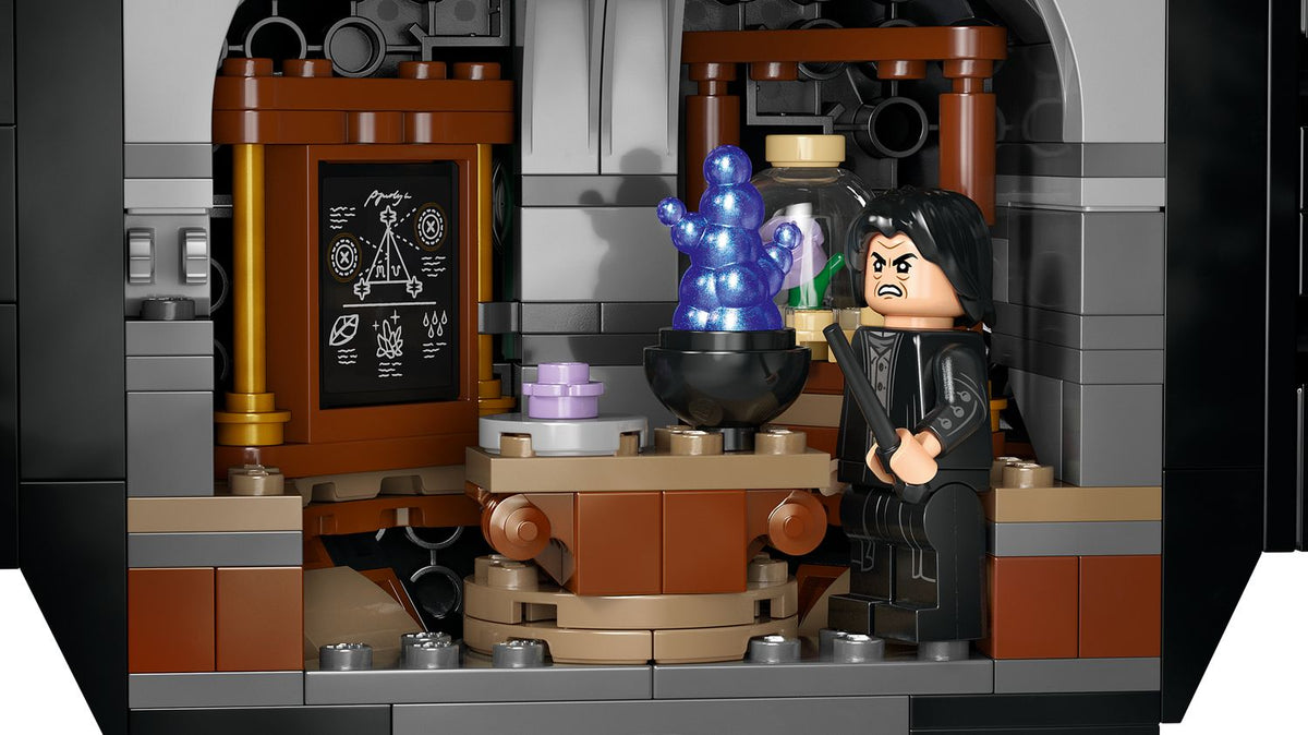 Toys at Foys - LEGO Harry Potter 76464 Cauldron: Secret Potions Classroom - model detail 6