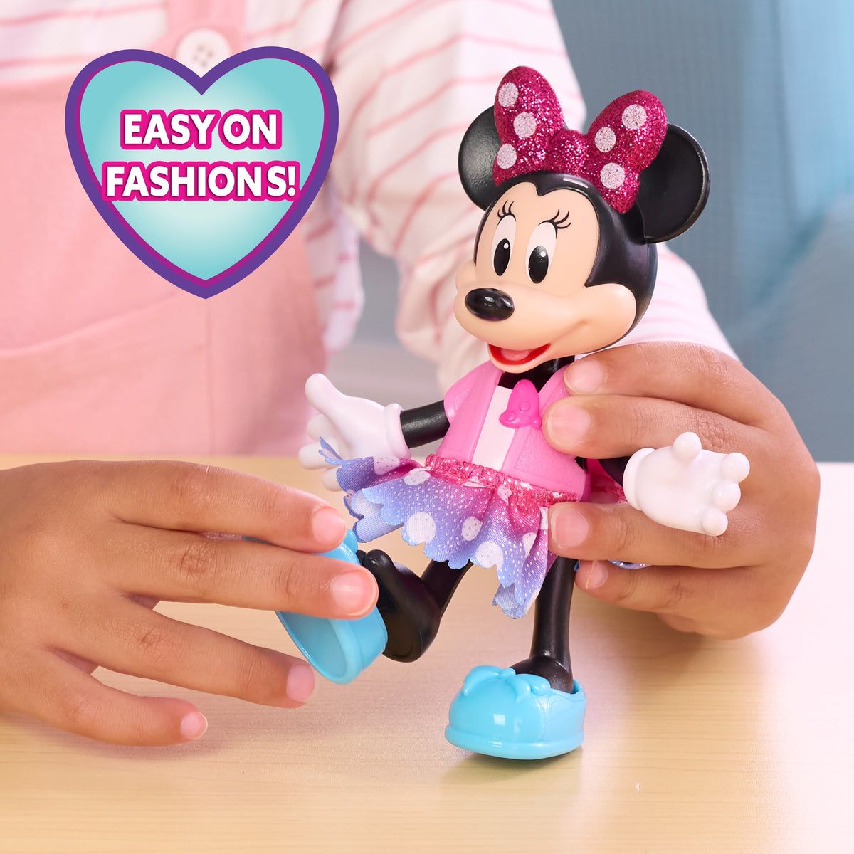 Disney Junior Minnie Mouse Fabulous Fashion Doll with outfits and accessories – view 5