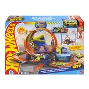 Hot Wheels City Mega Loop Car Wash Playset with Color Shifters Car – product view