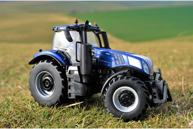 Britains New Holland T8.435 Tractor