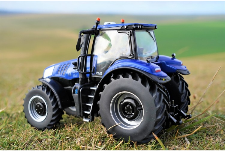 Britains New Holland T8.435 Tractor