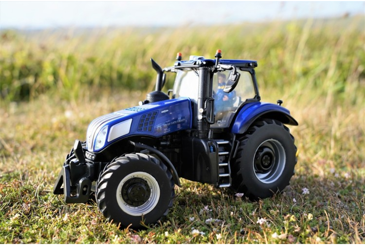 Britains New Holland T8.435 Tractor