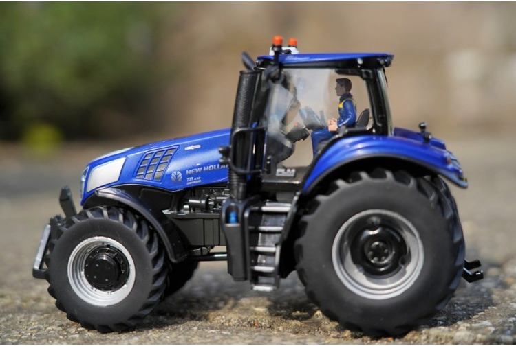 Britains New Holland T8.435 Tractor