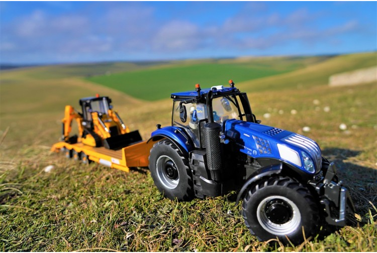 Britains New Holland T8.435 Tractor