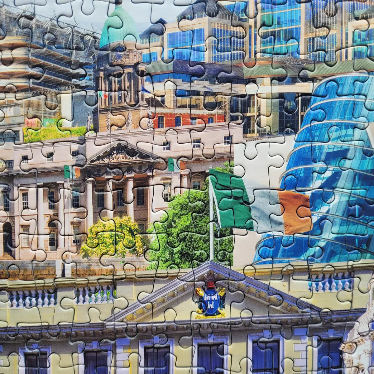 A beautiful 1000-piece puzzle capturing the essence of Dublin in Gibsons - Dublin Calling.
