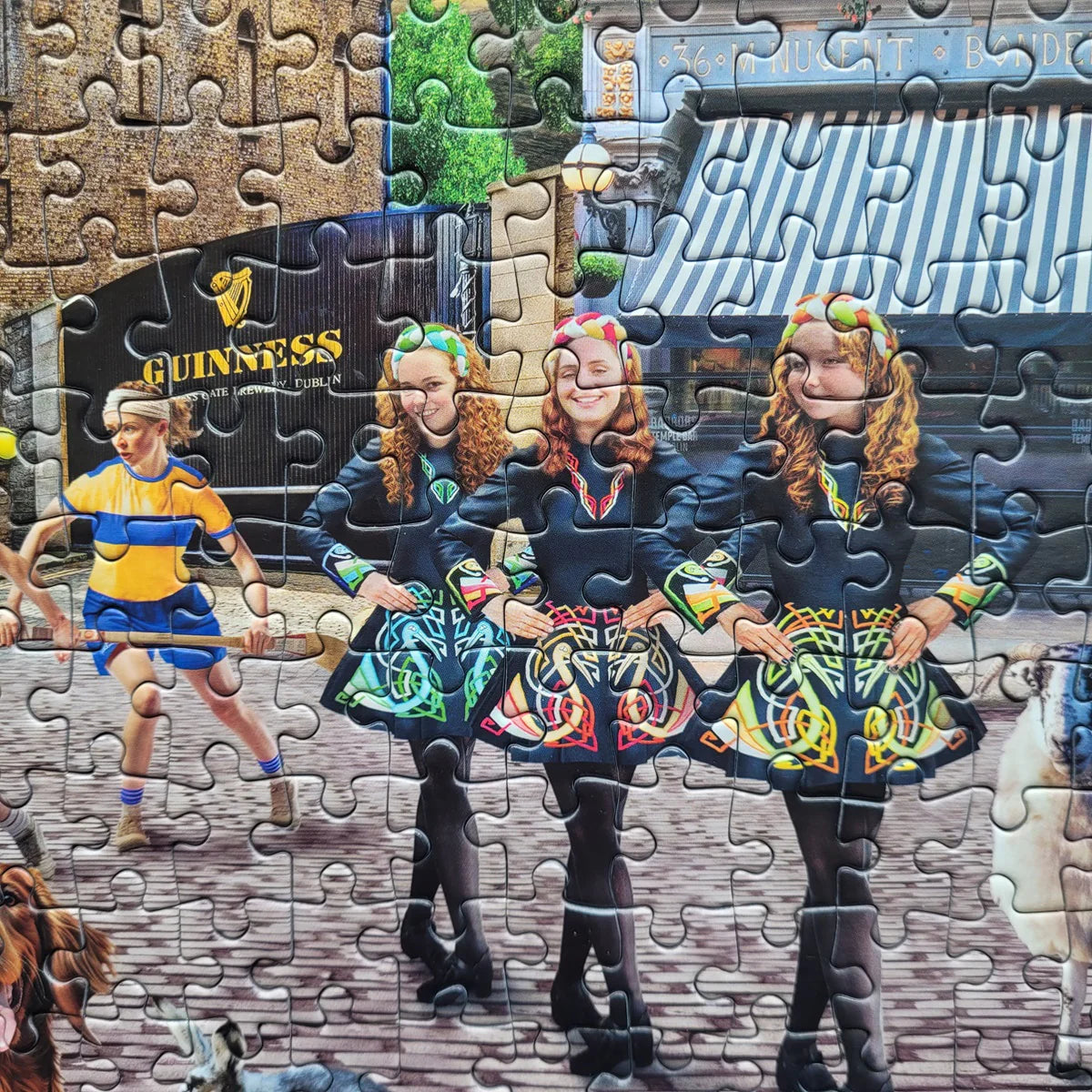 Gibsons - Dublin Calling puzzle: iconic Dublin buildings and Irish dancers, beautifully painted by Adrian Chesterman.
