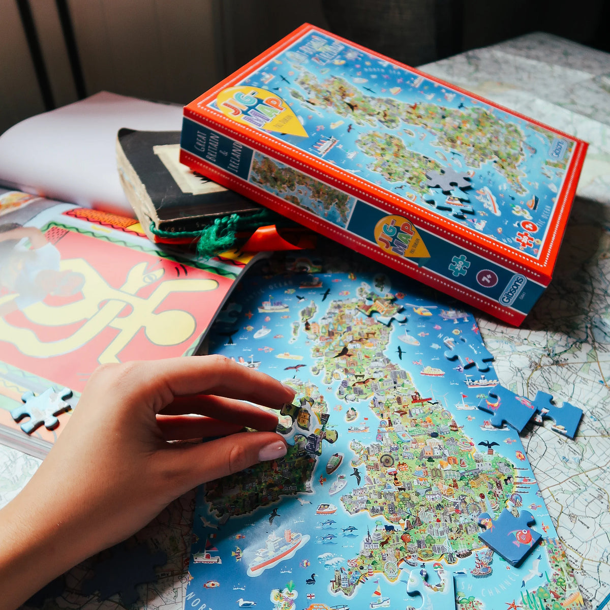 Bright and colorful 250-piece puzzle featuring Phil Dobson's Great Britain & Ireland Jigmap artwork.
