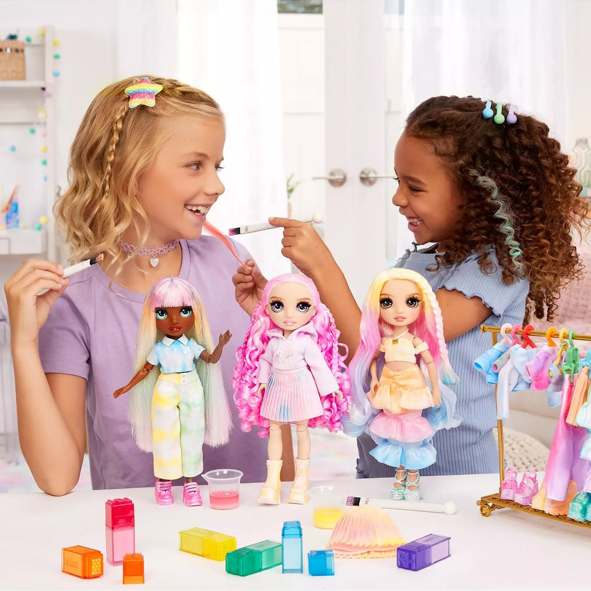 Rainbow High WaterColor & Create Fashion Doll life style picture