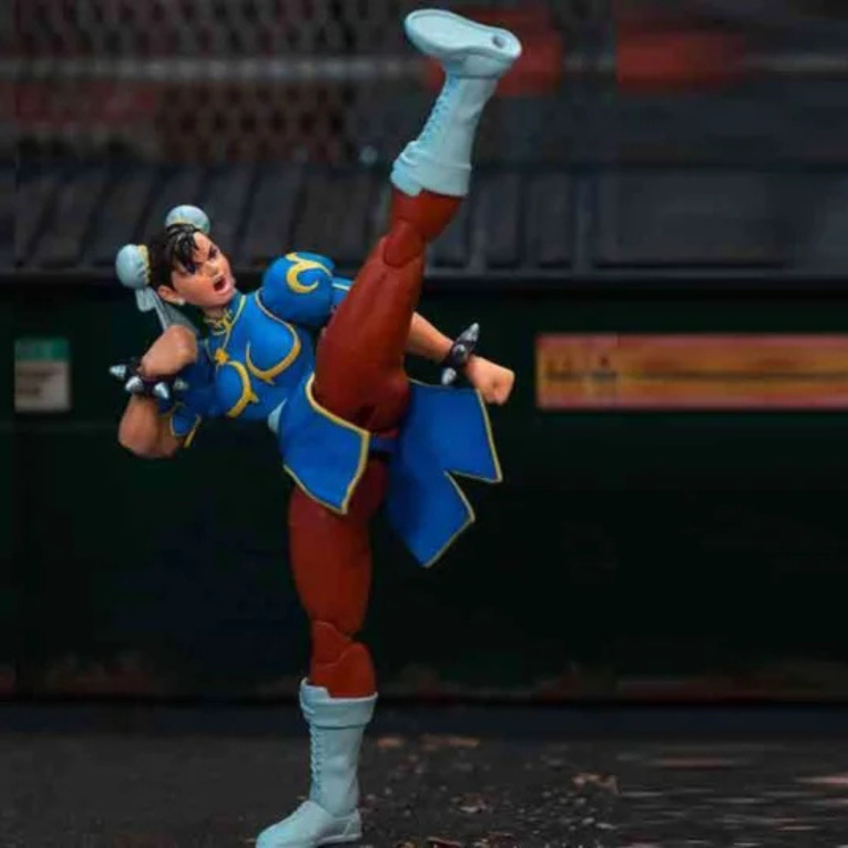 Street Fighter Chun-Li Figure life style picture