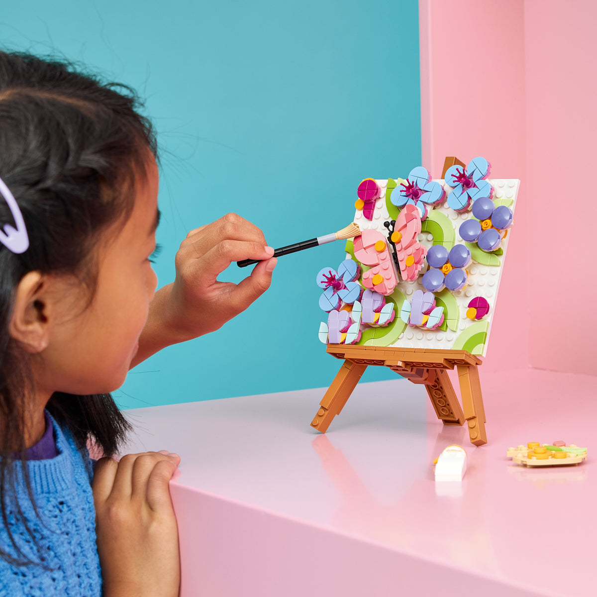 LEGO Creator 3in1 31390 Floral Art Decor Painting - Lifestyle Picture