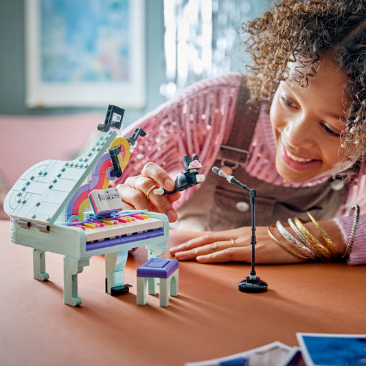 LEGO Creator 3in1 31392 Music Decor Piano with Cat - Lifestyle Picture