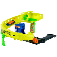 hot wheels snake attack gas station from the side 