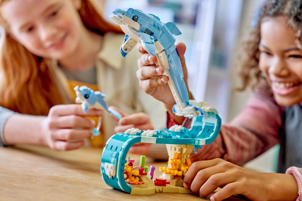 Toys at Foys - LEGO Creator 3in1 31385 Sea Animals: Beautiful Dolphins - play scene 2