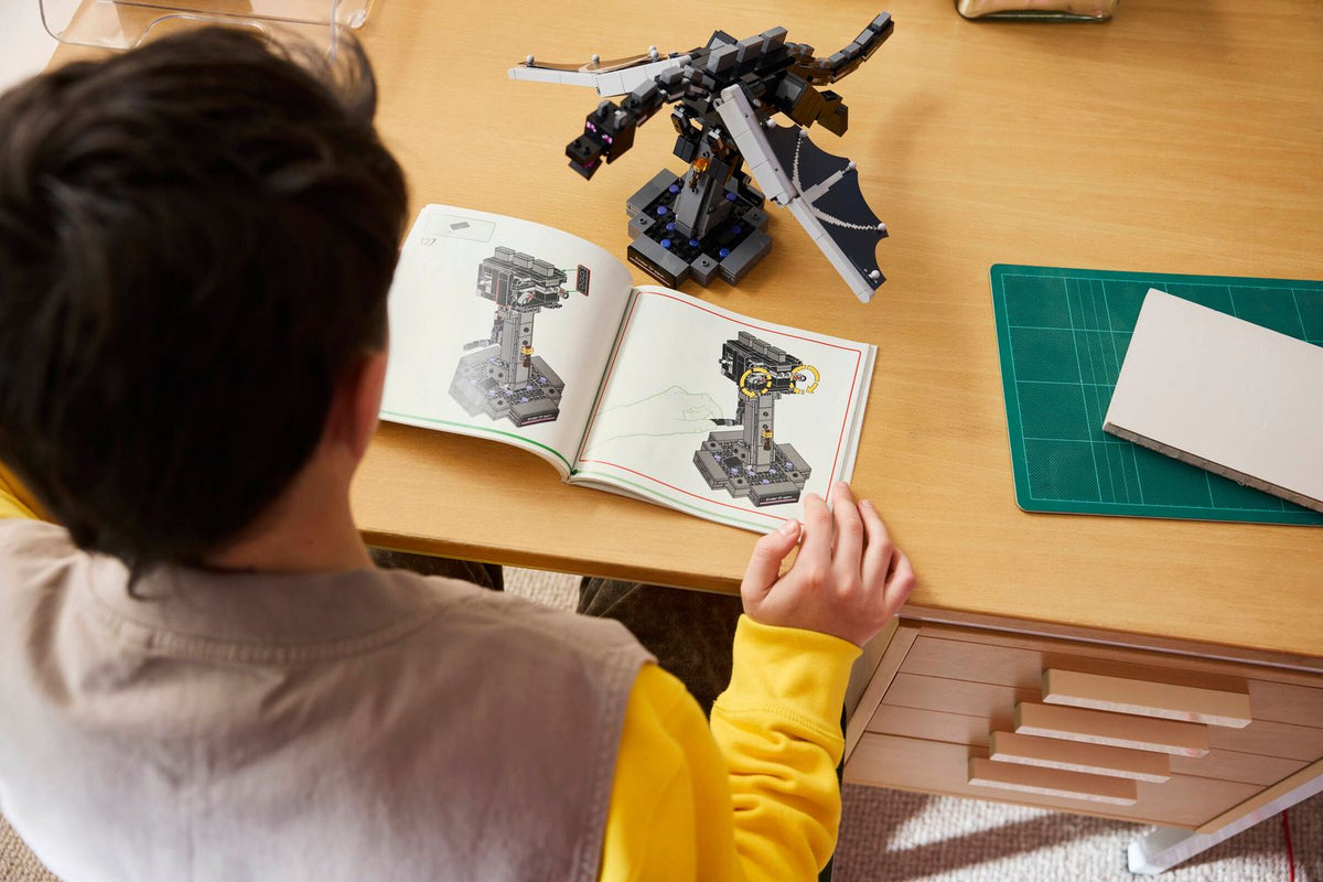 Toys at Foys - LEGO Minecraft 21595 The Ender Dragon - play scene 4
