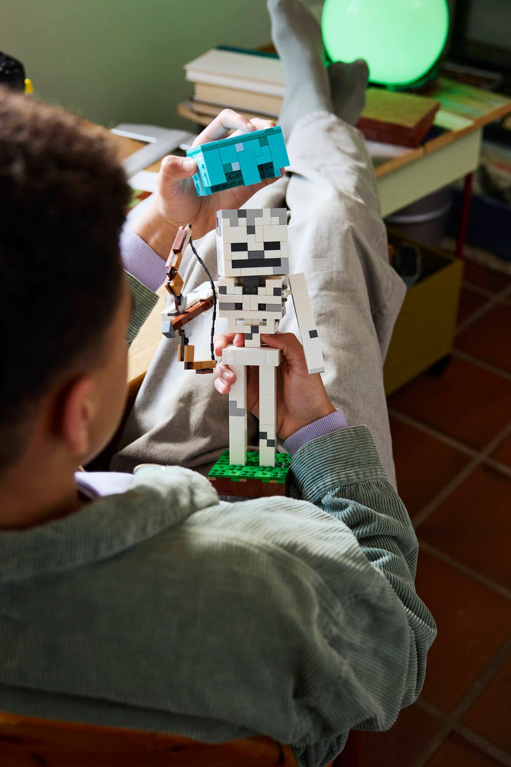 Toys at Foys - LEGO Minecraft 21594 The Skeleton - play scene 2