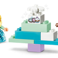 Toys at Foys - LEGO DUPLO 10462 Frozen Creative Box with Elsa and Olaf - model detail 1