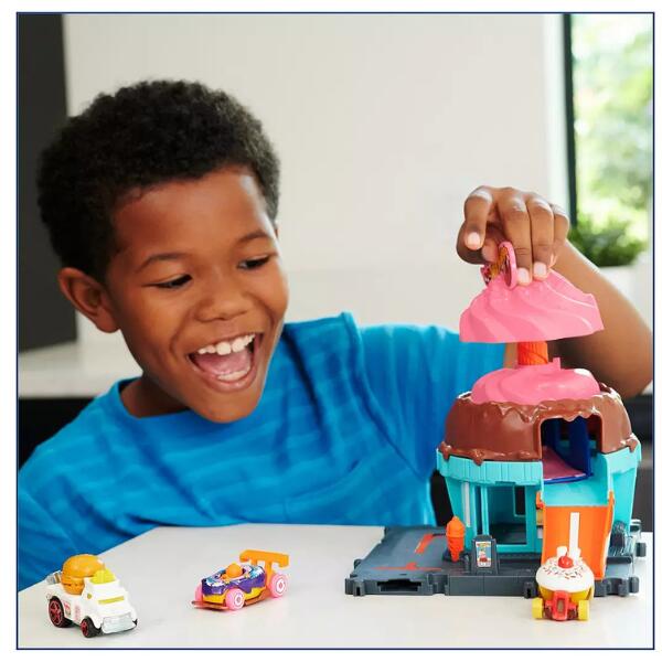 Encourages imaginative storytelling and hands-on play