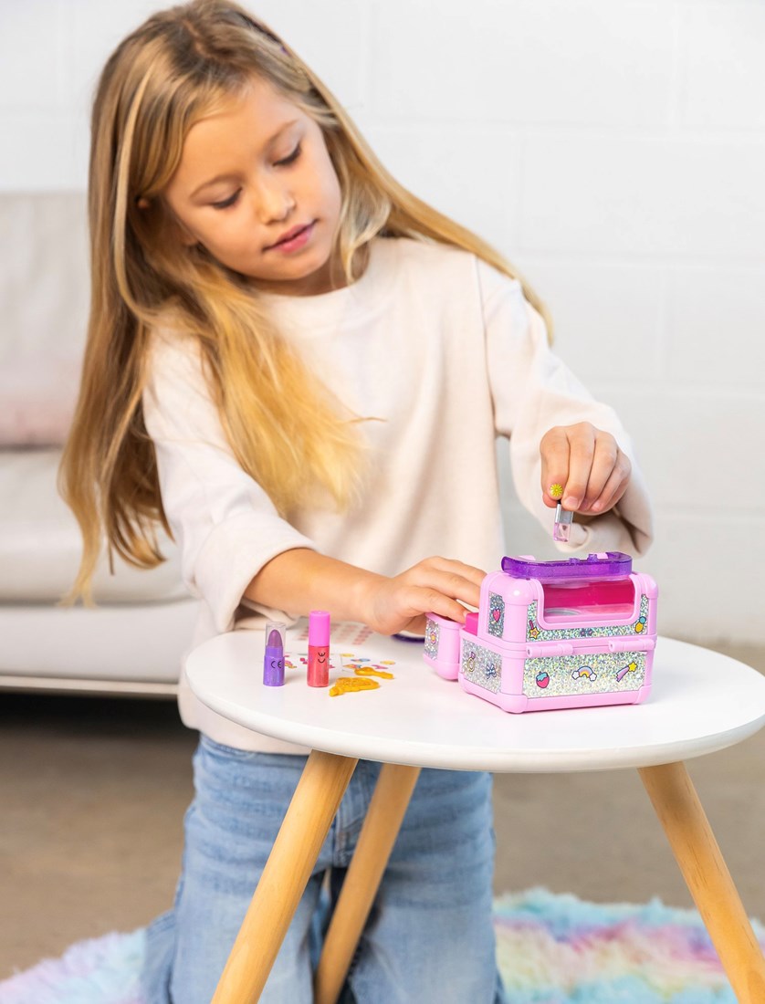 Compact design for play at home or on the go