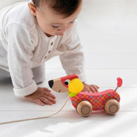 Encourages toddlers to keep moving and exploring