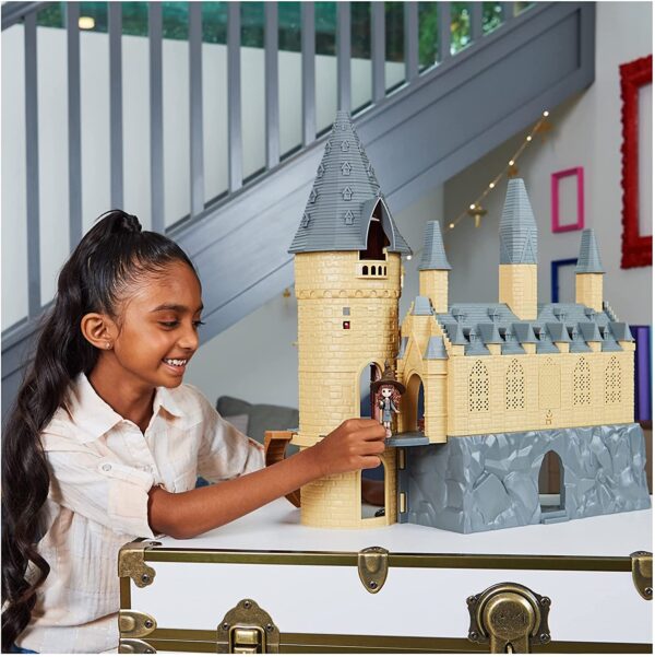 Wizarding World Magical Minis Hogwarts Castle with 12 Accessories
