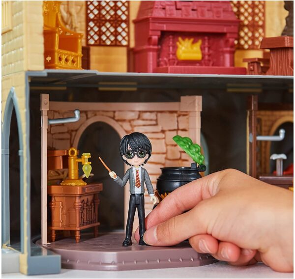Wizarding World Magical Minis Potions Classroom with Exclusive Harry Potter Figure and Accessories