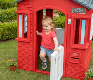 Little Tikes Cape Cottage Red and Black